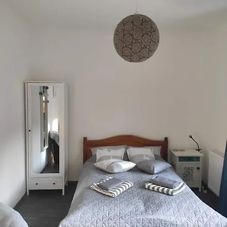 Apartament Tuender Roza *